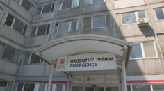 Pribúdajú agresívni pacienti. Niekde zdravotníkom ponúkajú kurzy obrany, oni však trvajú na inom riešení