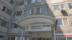 Pribúdajú agresívni pacienti. Niekde zdravotníkom ponúkajú kurzy obrany, oni však trvajú na inom riešení