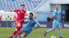 Slovan doma zaváhal v súboji s poslednou Senicou, Michalovce si z Trenčína vezú tri body