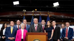 Snemovňa schválila vyšetrovanie Bidena, republikáni sa snažia o impeachment