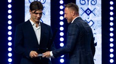 Dobehnúť Hossu? To musím ešte veľa mlieka vypiť, smial sa Hokejista roka Slafkovský