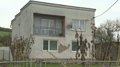 Desiatky domov po zemetrasení musia zbúrať. Niekde začala tiecť znečistená voda