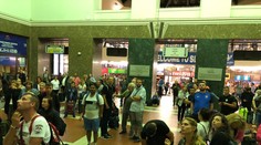 Železnice sa po nočnom kolapse ospravedlnili cestujúcim, majú nárok na odškodné