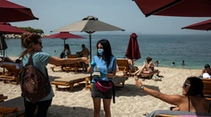 O týždeň tu môžu dovolenkovať turisti, Grécko ale hlási veľký nárast infikovaných