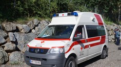 Motocyklistka zázračne prežila pád do 45 metrov hlbokej rokliny. Vyviazla len s ľahkými zraneniami