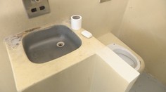 Sú v policajnej cele znesiteľné podmienky? Boli sme sa o tom presvedčiť na vlastnej koži