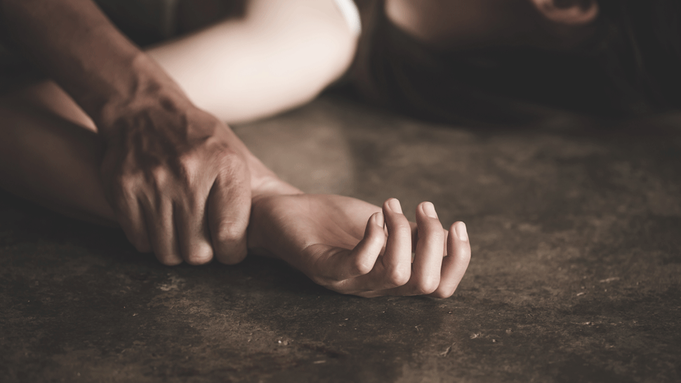 Otrasný prípad na Ukrajine: Policajt znásilnil svedkyňu