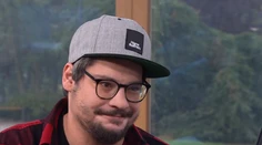Bábky vymenil za mikrofón. Stand-up komik Jakub Lužina nám porozprával o svojej práci