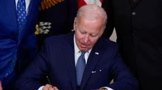 Biden podpísal najvýznamnejší krok v boji so zmenou klímy. Ide aj o zákony o zdravotníctve a daniach