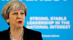 Britskí konzervatívci by mohli vo voľbách prísť o absolútnu väčšinu