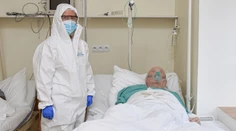 Nemocnice ešte nezastavili všetky plánované operácie. Keby tak urobili, majú voľné lôžka pre covid pacientov
