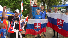 VIDEO: Slováci žijú zápasom už hodiny pred výkopom. Pozrite si, aká je atmosféra priamo v dejisku