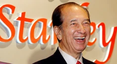 Zomrel "kráľ hazardu" Stanley Ho, ktorý vybudoval impérium luxusných kasín v Macau