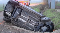 FOTO: Muž z Kiarova prežil Silvester v cele. Predtým prevrátil auto, „zaparkoval“ v jarku a nafúkal