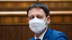 Heger sa postavil na očkovanie do radu s bežnými ľuďmi. Veľavravný odkaz sociológa