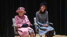 Prišlo to pred  Vianocami: Po Kate a Williamovi zasiahol smútok aj kráľovnú