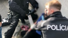 Za bieleho dňa mladík v centre Bratislavy dorezal na ulici ženu