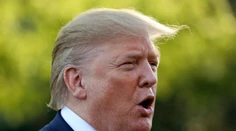 V Slovinsku vztýčili drevenú sochu Trumpa, upozorniť má na pokrytectvo populizmu