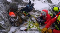 V zasnežených Tatrách uviazla dvojica českých turistov. Muža a ženu na pokraji smrti napokon vyslobodili