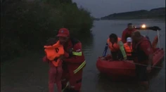 Štvorčlenná rodina uviazla na kompe uprostred Dunaja