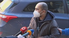 Mário sa okradnutým ospravedlňuje a s putami na rukách velebí kriminálku