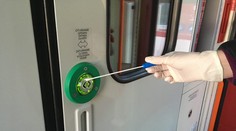 Vedci hľadali v našich vlakoch nový koronavírus. Prečítajte si, ako to dopadlo