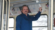 Vodič električky oslavoval narodeniny, po vozni rozvešal cukríky