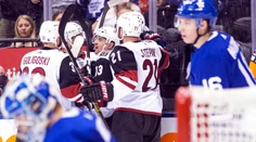 Islanders natiahli víťaznú šnúru, Arizona s Pánikom vyhrala v Toronte