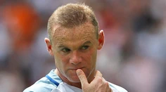 Angličania na Slovákov vraj so šiestimi zmenami. Sedieť má aj Rooney