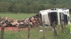 Vodič kamióna viezol jablká z Moldavska do Ruska. Po nehode bojuje v nemocnici vo Svidníku o život