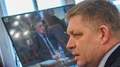 Fico dal výboru ďalšie doklady potvrdzujúce jeho prax. Sú to fotky indexu