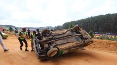 Tragédia na automobilových pretekoch. Auto vrazilo do davu, zahynulo sedem ľudí