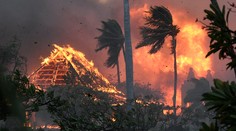 Havajské ostrovy naďalej bojujú s lesnými požiarmi, počet obetí stúpa