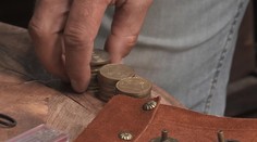 Viac ako polovica Slovákov vyžije z príjmu len s ťažkosťami, ukázal Eurobarometer