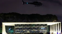Polícia po útoku na vládne budovy v Brazílii zatkla stovky ľudí