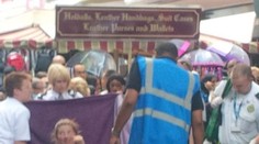 Žena porodila uprostred ulice pred obchodom