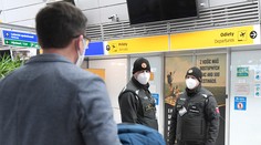 Očkovaní a prekonavší po príchode na Slovensko už nepôjdu do karantény