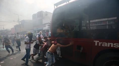 Venezuela: Vojaci použili na hraniciach s Kolumbiou slzotvorý plyn