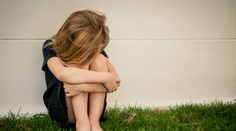 Nemeckom otriasa sexuálny škandál. Učiteľ mal zneužiť 35 detí