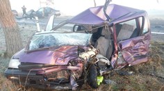 Tragická nehoda pri Komárne: Po čelnej zrážke vodič (†70) zomrel