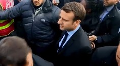 Macron: S Le Penovou treba diskutovať, aj keď sa pri tom človek zašpiní