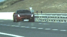 Zábery na Ferrari, ktoré sa po R1 rútilo 258 km/h. Komu auto patrí?