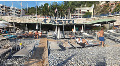 Opitý severoírsky fanúšik sa zabil v Nice. Spadol z múrika na pláži