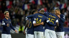 Francúzi so súperom nemali zľutovanie a nadelili mu poriadny debakel. Spoznali sme ďalších postupujúcich