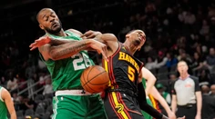 Frajer na záver: Fanúšik si v prestávke zápasu NBA zarobil tisíce. Stačil mu na to jeden presný hod
