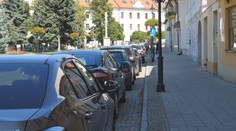 Parkovať v centre je problém aj v menších mestách. V Skalici zaviedli novinku