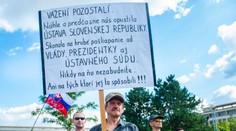 Protesty v Bratislave: Polícia vytlačila demonštrantov z Hodžovho námestia. Dopravu obnovili