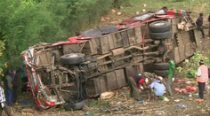 Obrovské nešťastie v Keni: Pri páde autobusu zahynulo 50 ľudí, z toho sedem detí