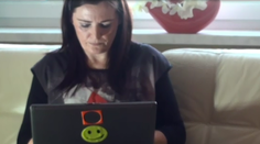 Ženu vyhodili z práce pre status