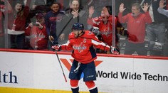 NHL: Carolina utrpela druhú prehru v sezóne, Ovečkin 742. gólom prekonal Hulla